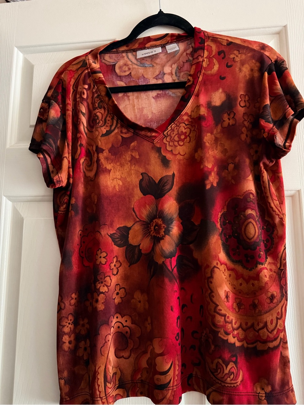 Chico's Rust and Red Floral V-Neck Short Sleeve Top